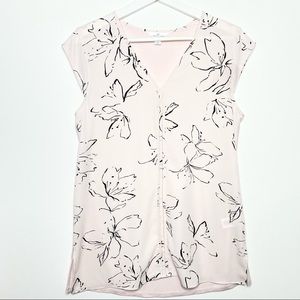 Printed cap sleeve blouse.